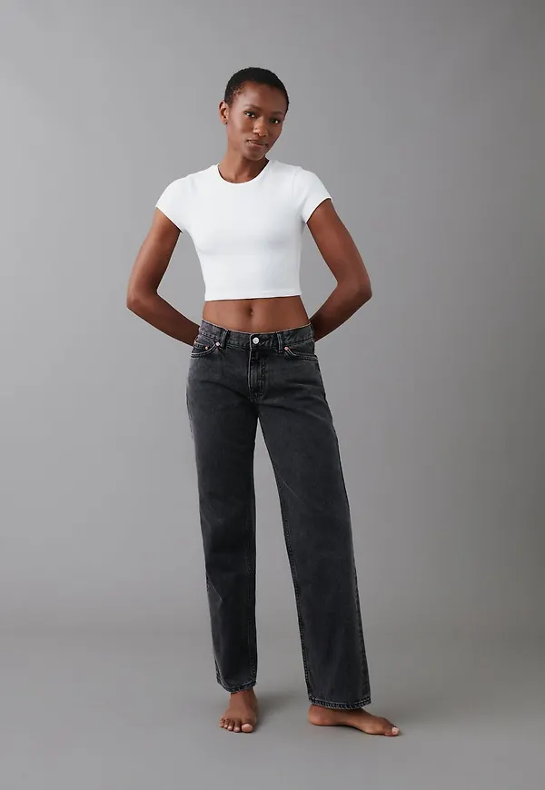 Low straight petite jeans