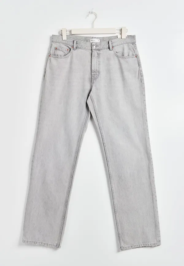 Low straight petite jeans