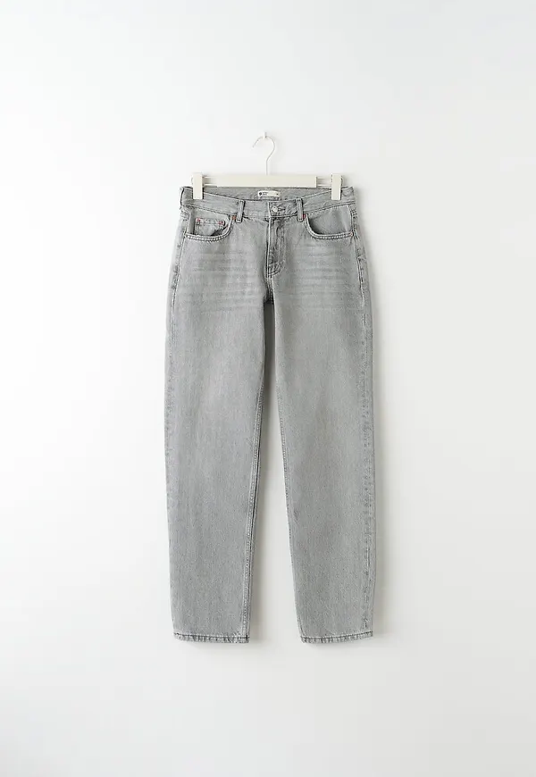 Low straight petite jeans