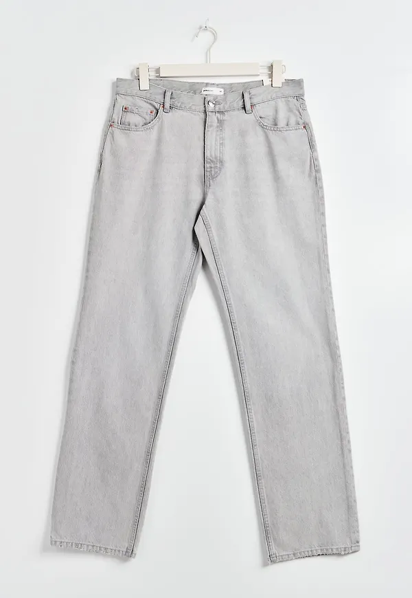 Low straight petite jeans