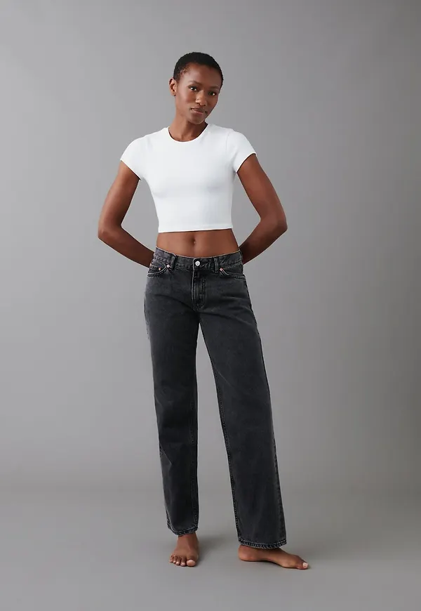 Low straight petite jeans