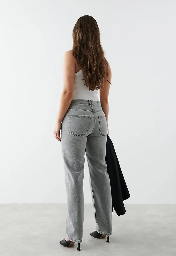 Low straight petite jeans