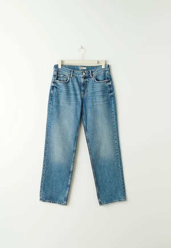 Low straight petite jeans