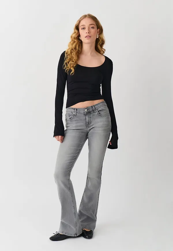 Low waist bootcut jeans