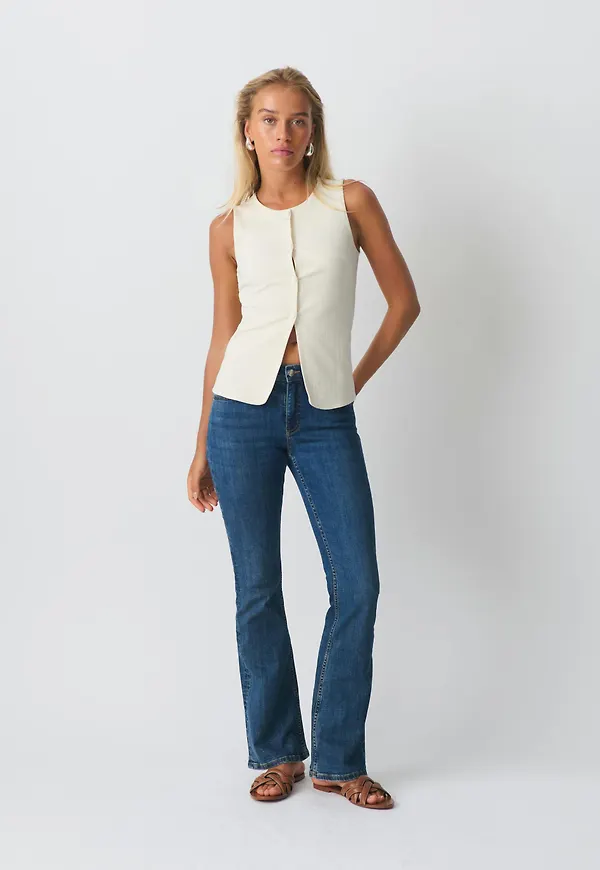Blå jeans 2026 från Gina Tricot