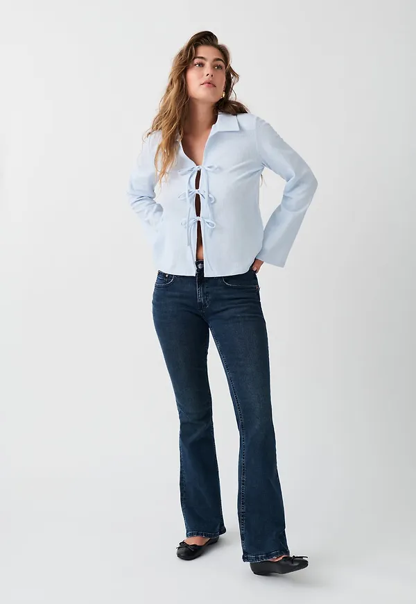 Low waist bootcut jeans
