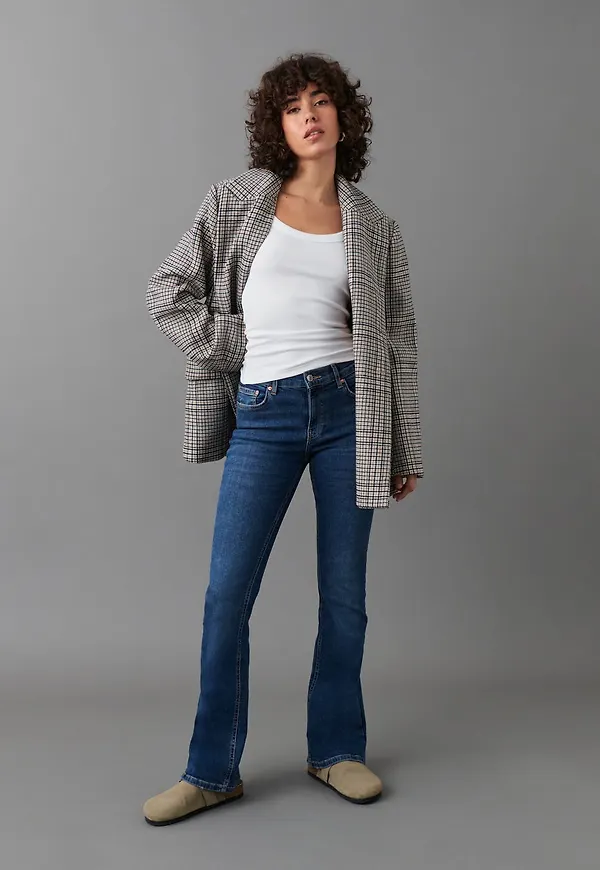 Low waist bootcut jeans