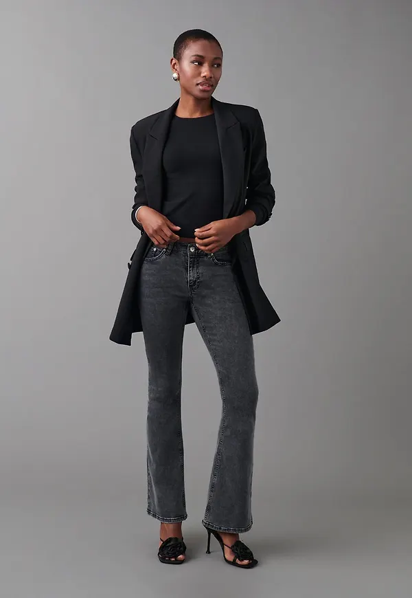 Low waist bootcut jeans