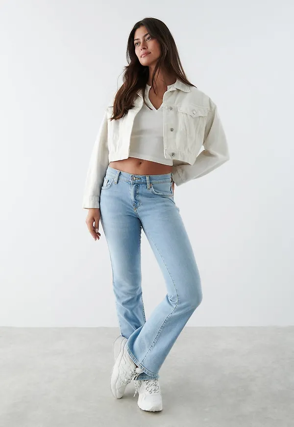 Low waist bootcut jeans
