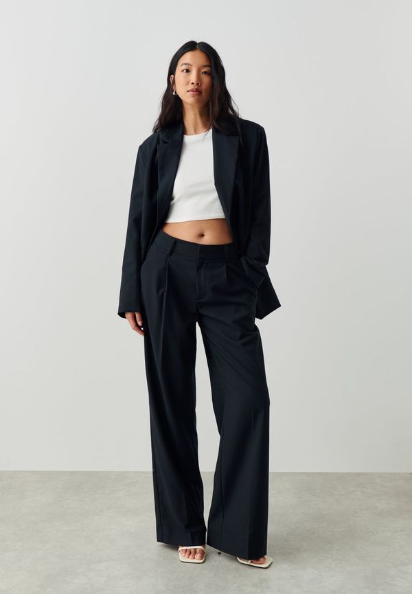 Low waist trousers