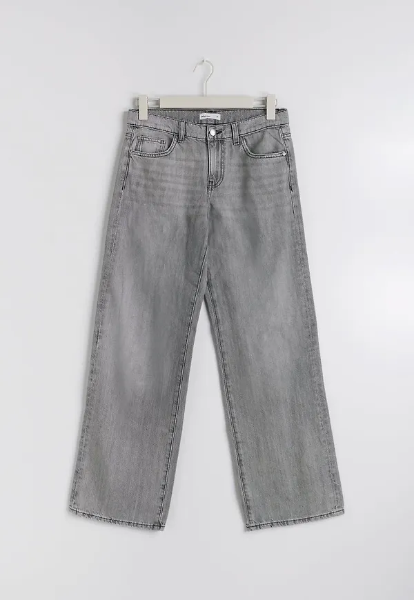 Low wide jeans