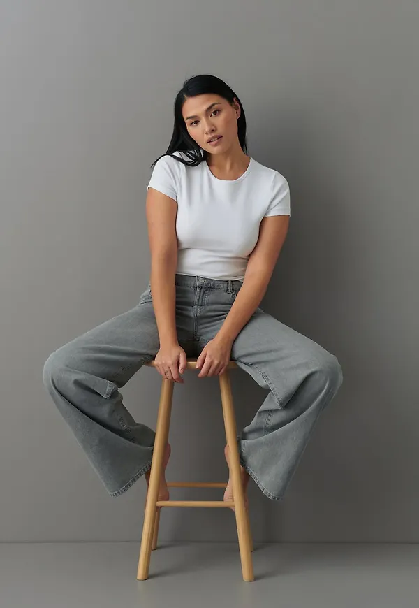 Low wide jeans