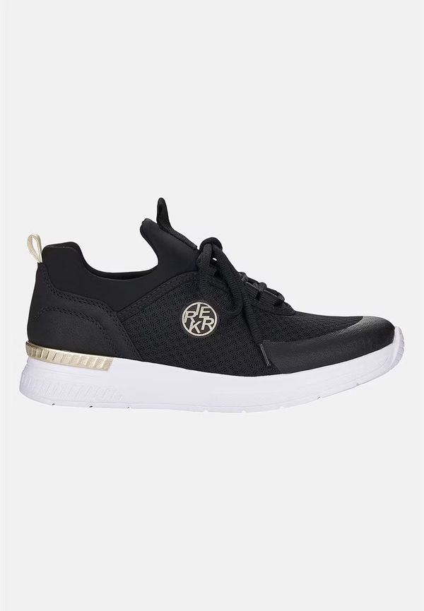 Lätt, slip-on sneaker med snörning