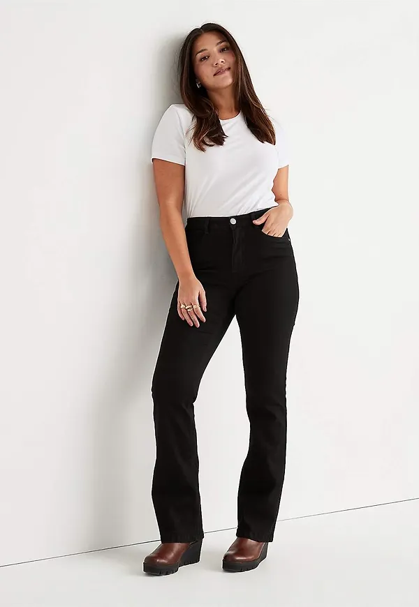 Lätt utsvängda jeans Nikita
