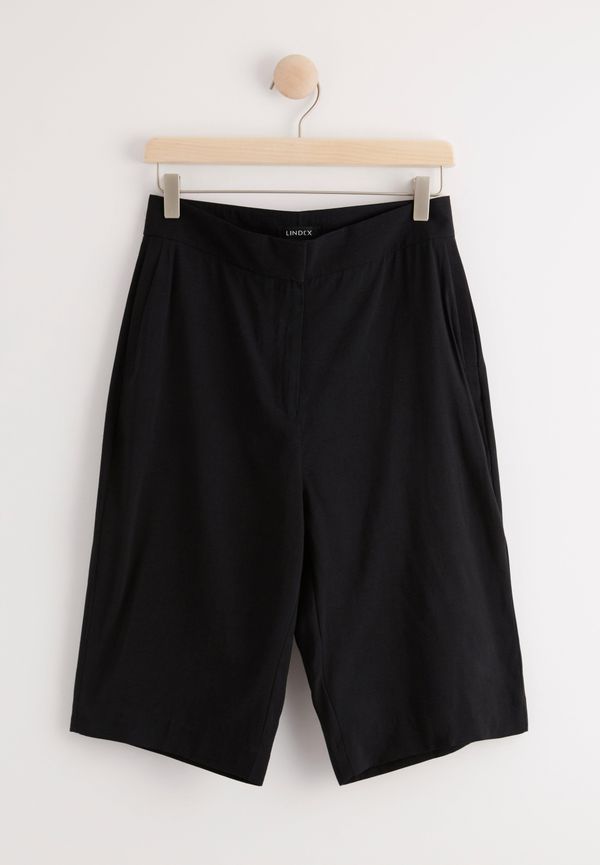 Långa raka shorts i viskosblandning