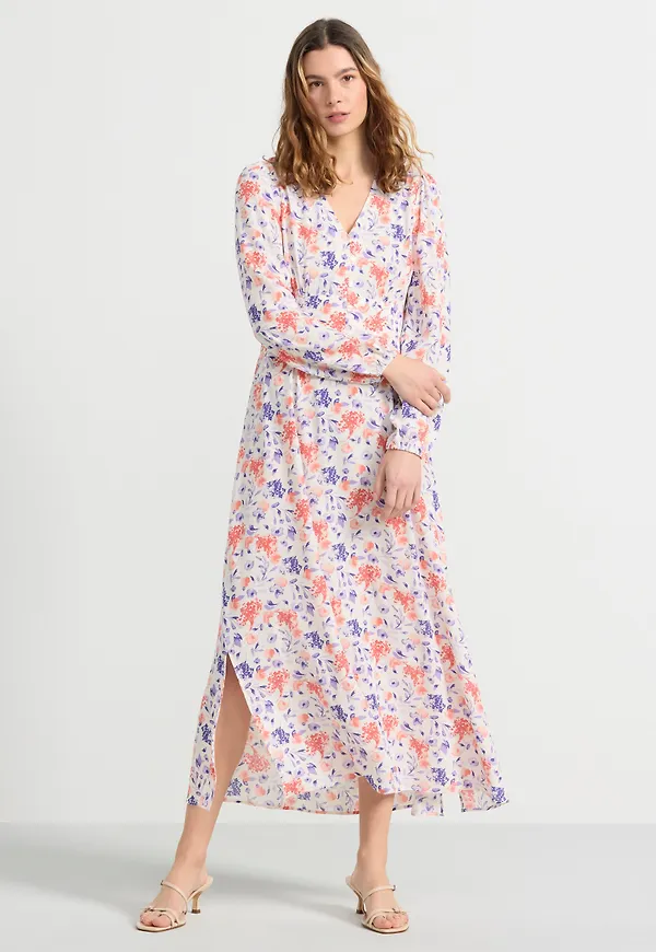 Långärmad klänning med blommor