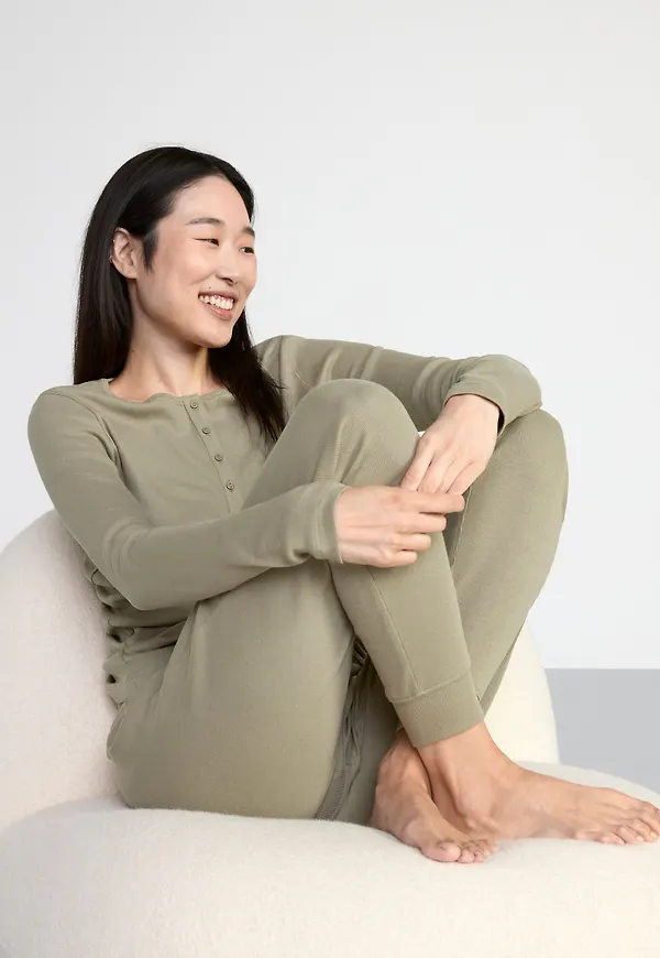 Långärmad ribbad pyjamastopp