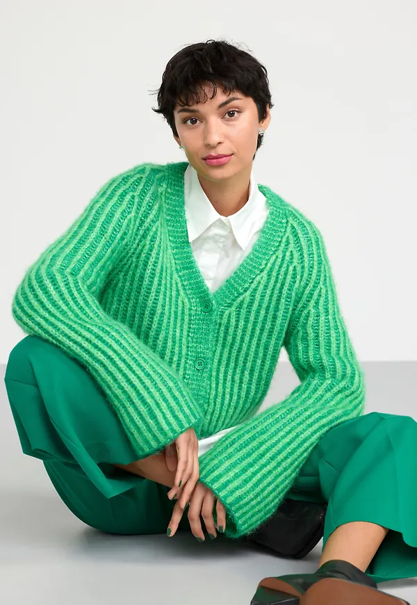 Löst stickad cardigan