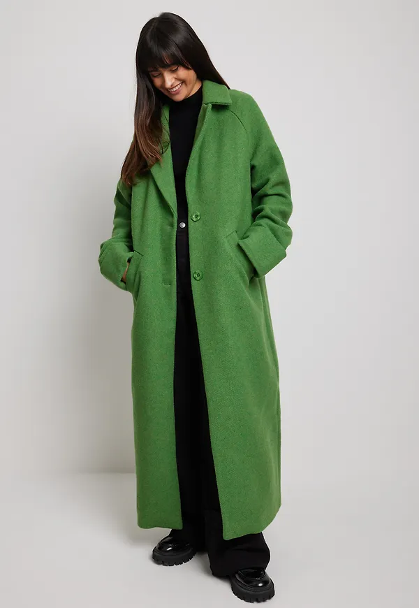 Maddie Demaine x NA-KD Oversized kappa med stor krage - Green