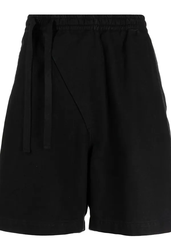 Maharishi shorts med asymmetrisk knäppning - Svart