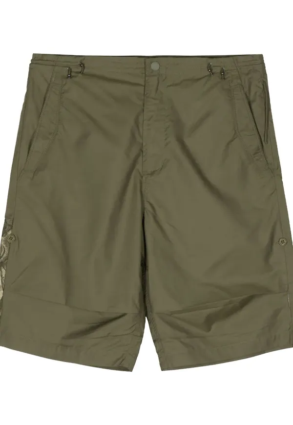 Maharishi shorts med brodyr - Grön