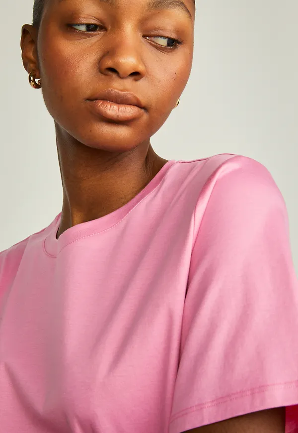 Maia premium tee