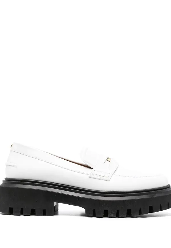 Maje loafers med medalj - Vit