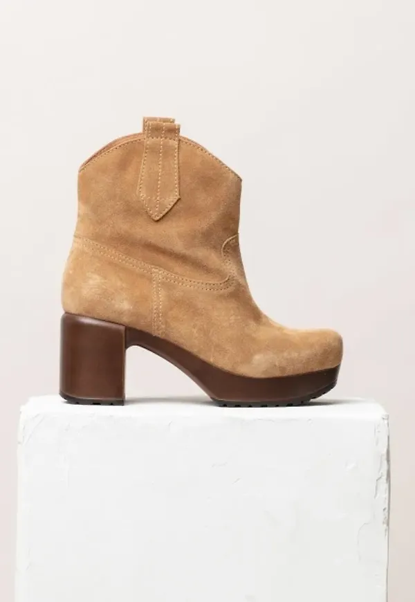 Malin Boot Beige Suede