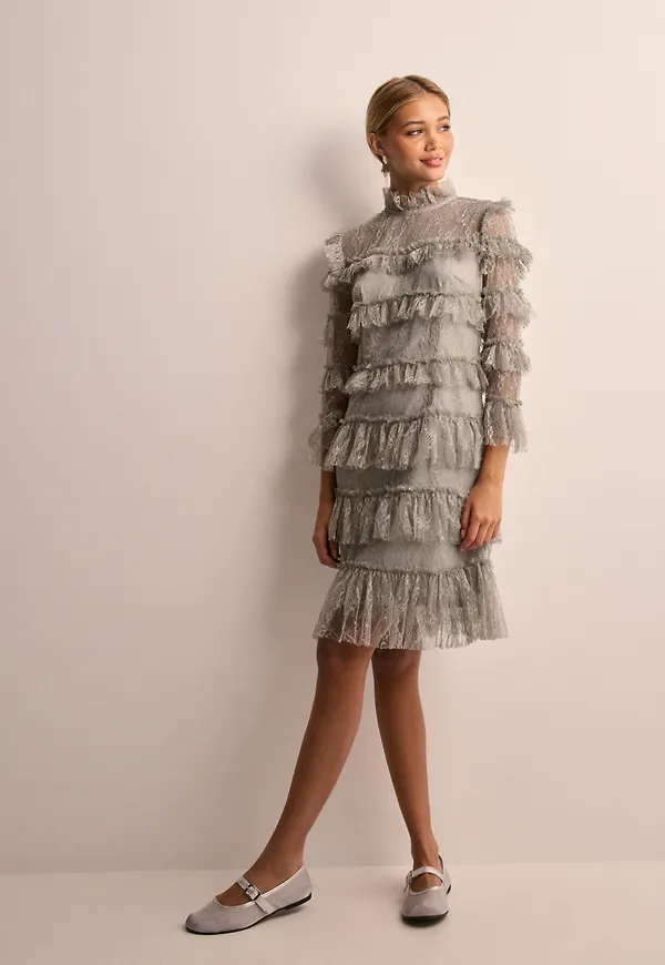 Malina - Grå - Carmine frill mini lace dress