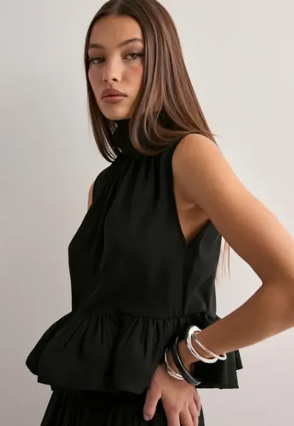 Malina - Svart - Lune halterneck frilled hem blouse