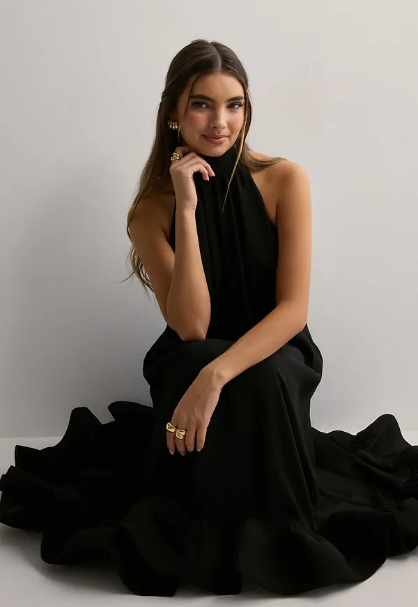 Malina - Svart - Sabrina halterneck ruffled maxi dress
