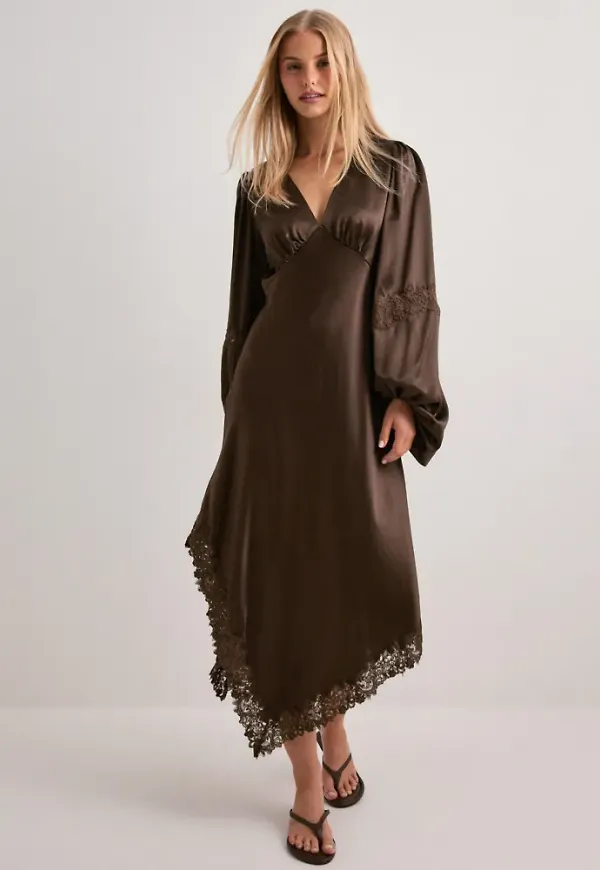 Malina - Brun - Seema Asymmetric Lace Hem Maxi