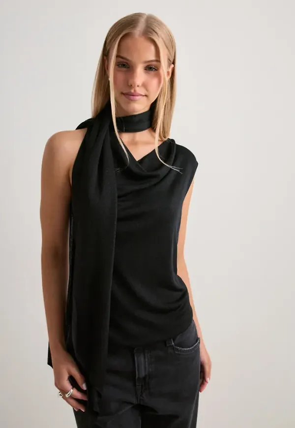Malina - Svart - Donia Cowl Neck Scarf Detailed