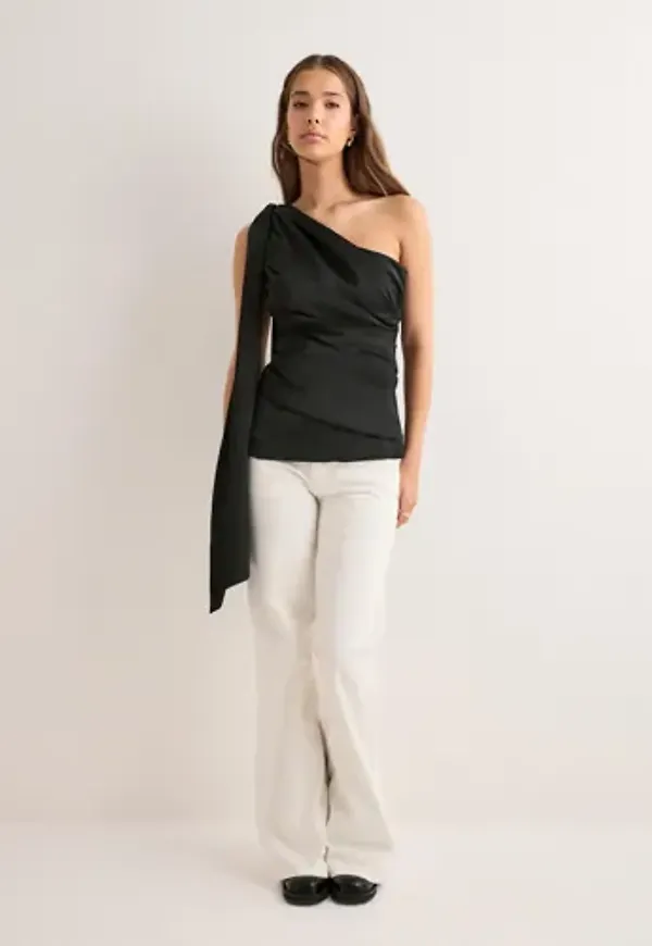 Malina - Svart - Nelly Draped One Shoulder Top