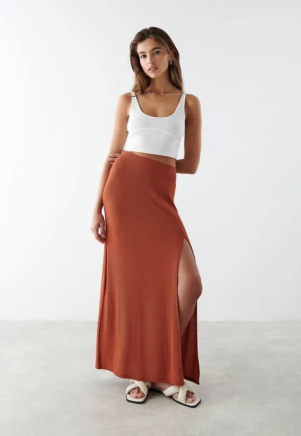 Maxi slit skirt