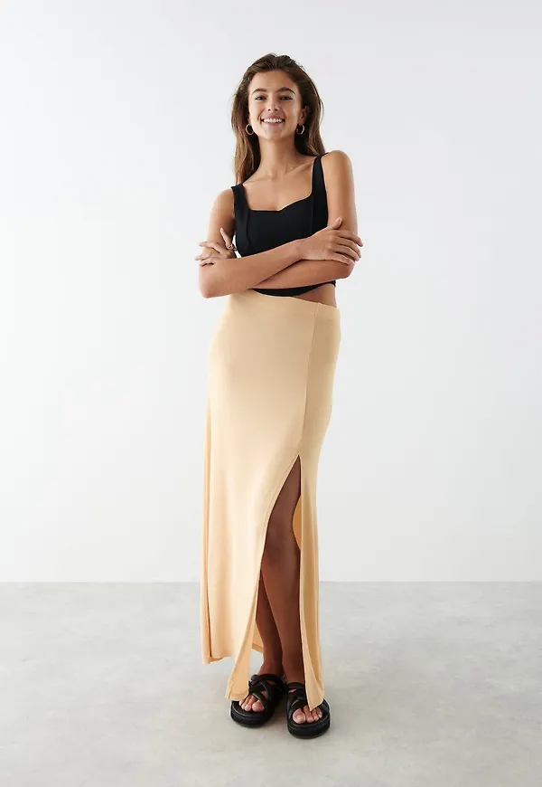 Maxi slit skirt