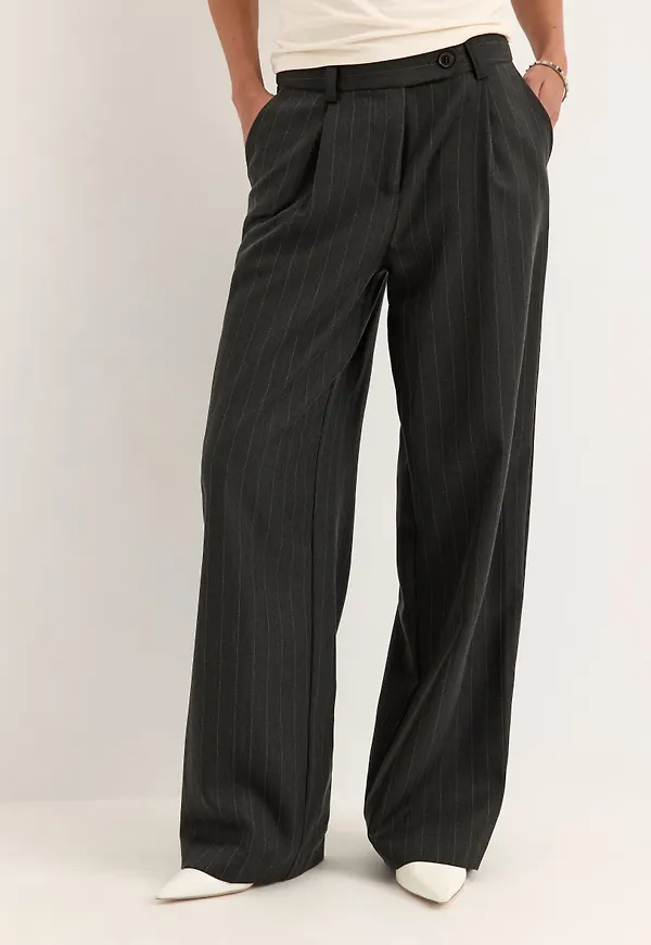 Mid Waist Pleated Suit Trousers