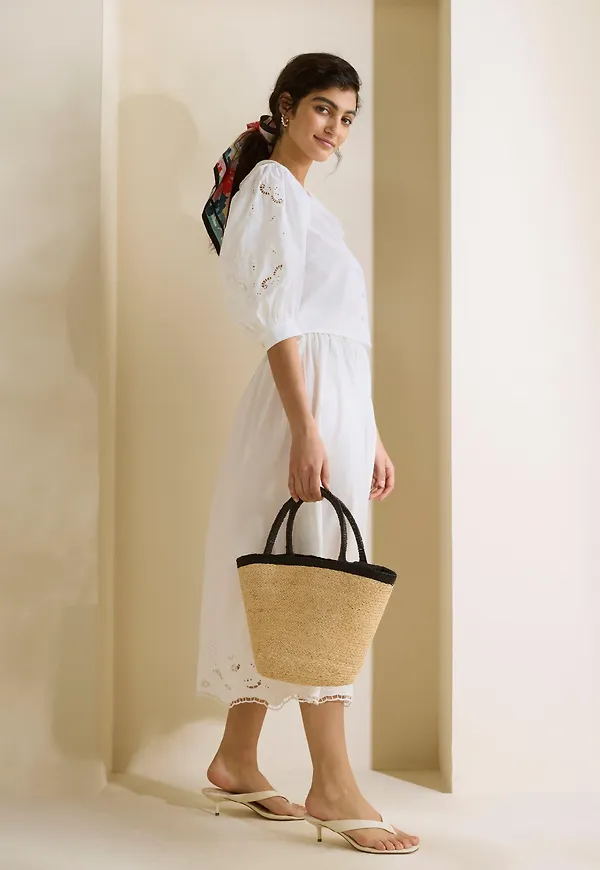 Midikjol med broderi – Curated by Elsa & Sofia