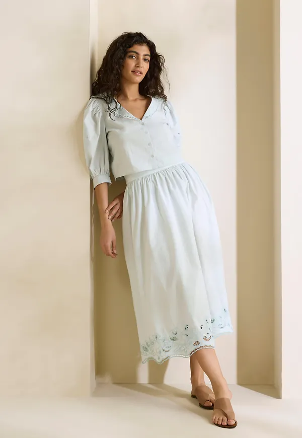 Midikjol med broderi – Curated by Elsa & Sofia