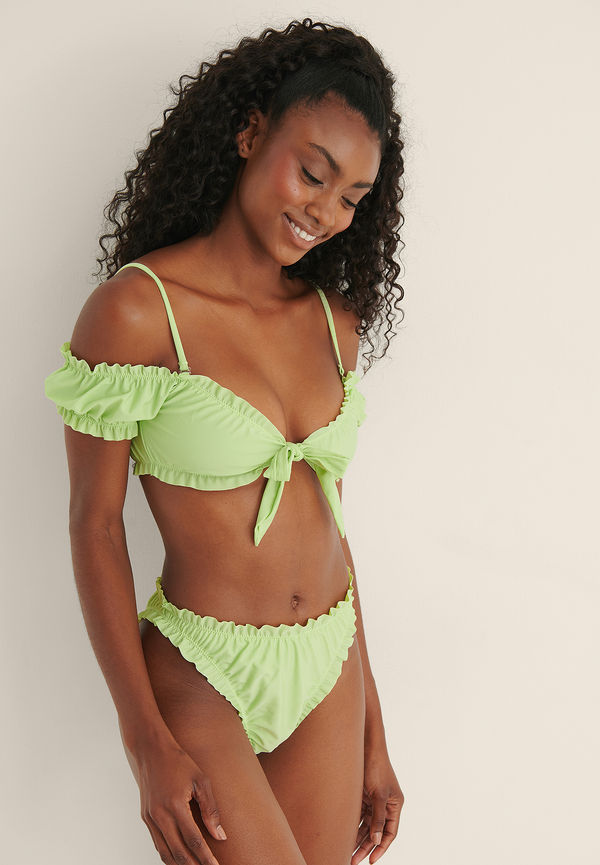 Mimi A.R x NA-KD Recycled bikinitrosa med volangdetaljer - Green