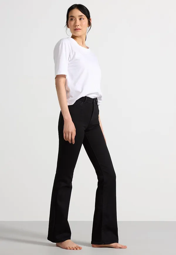 FLARE Mira extra långa jeans med superstretch