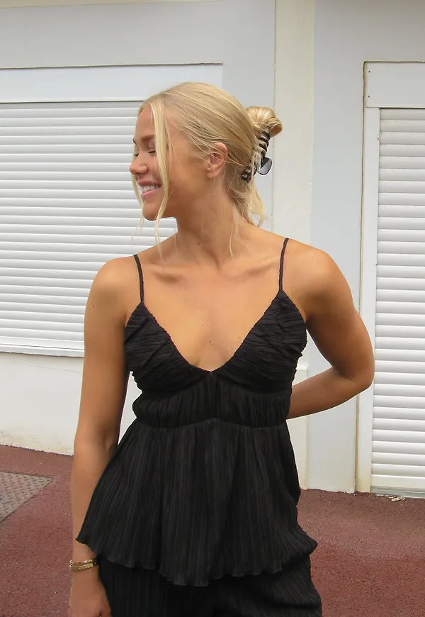 Moa Mattsson x NA-KD Singlet med strukturerad detalj - Black
