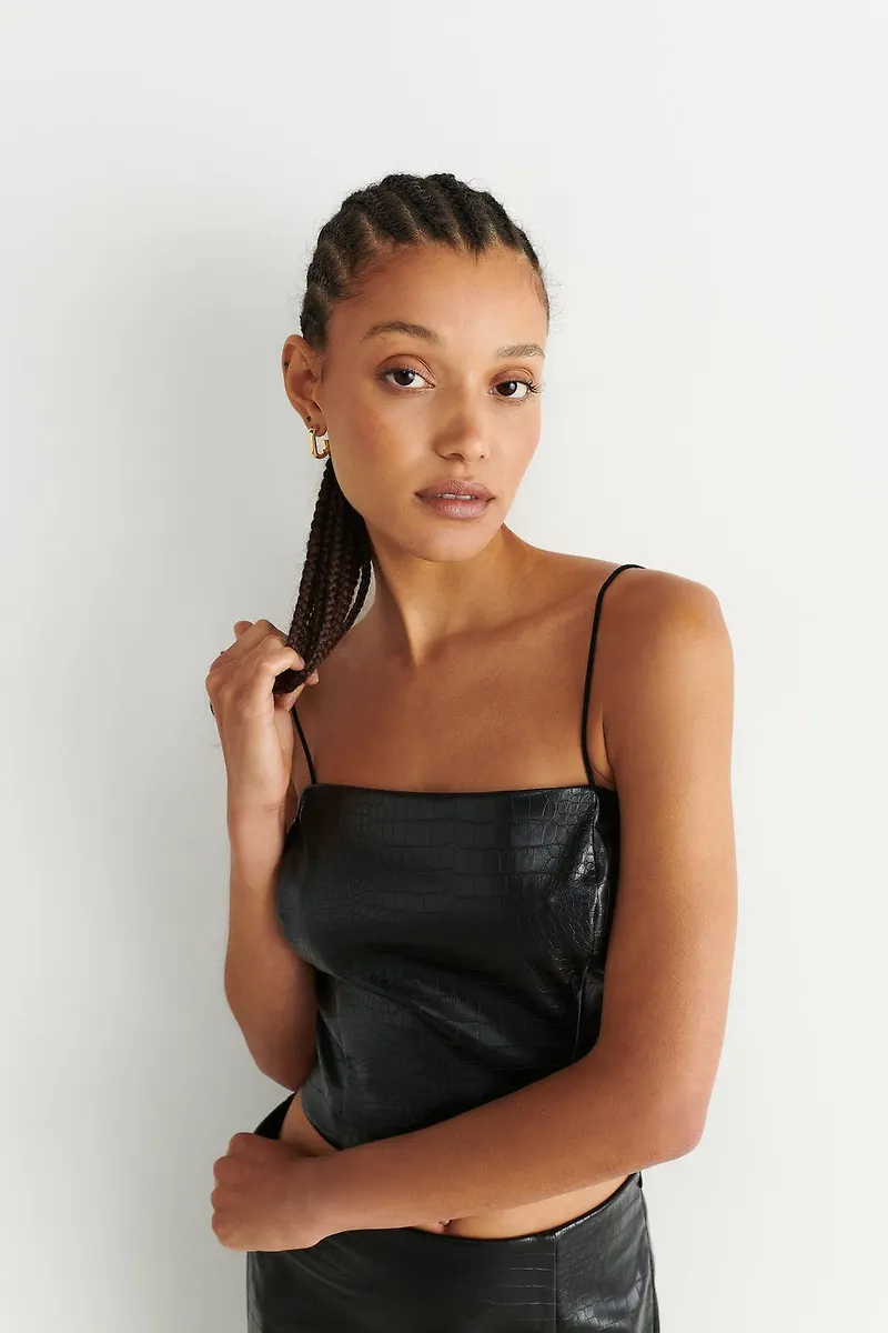 Mollie pu singlet