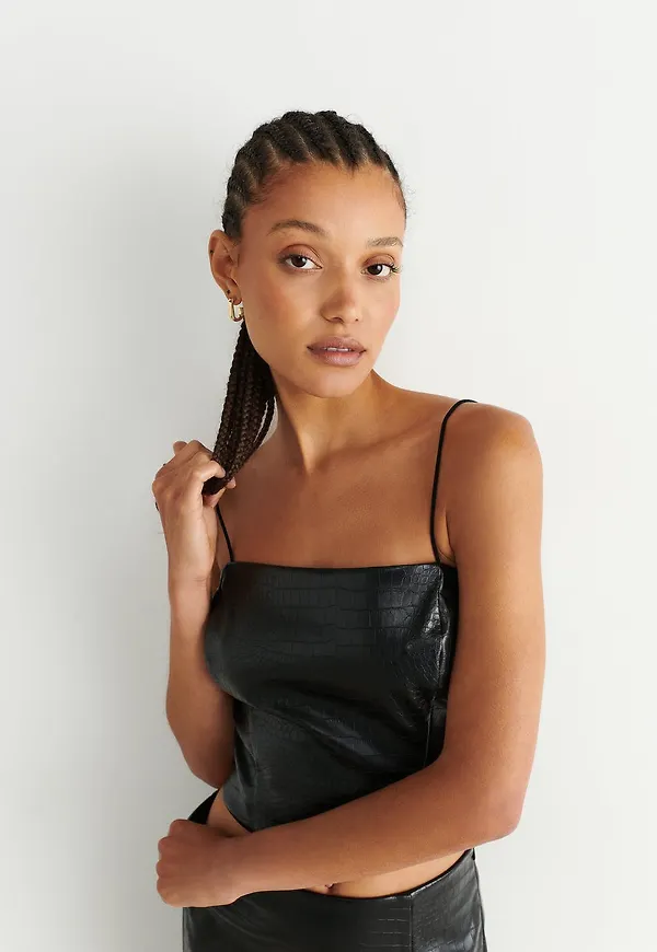 Mollie pu singlet