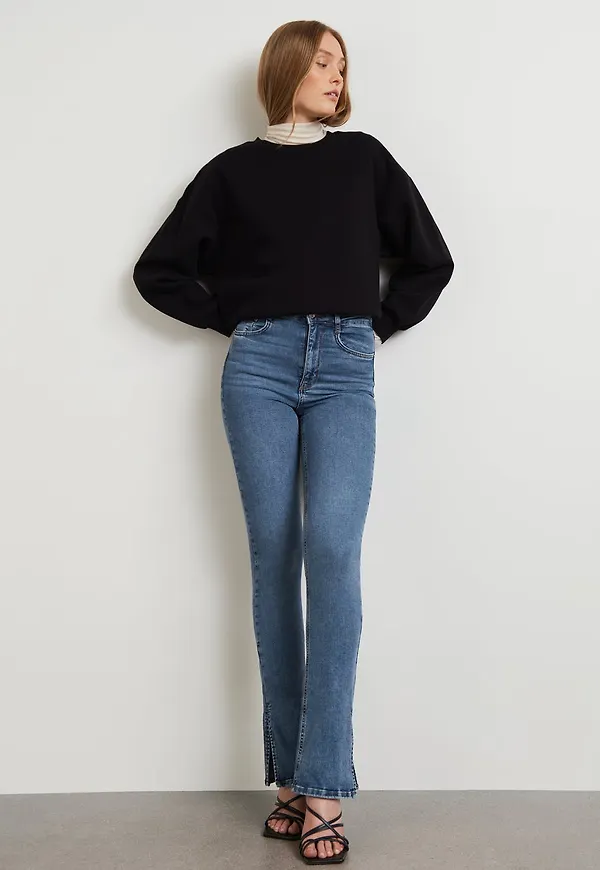 Molly slit jeans