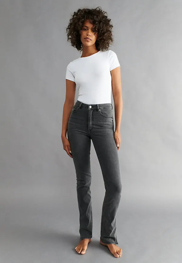 Molly slit jeans