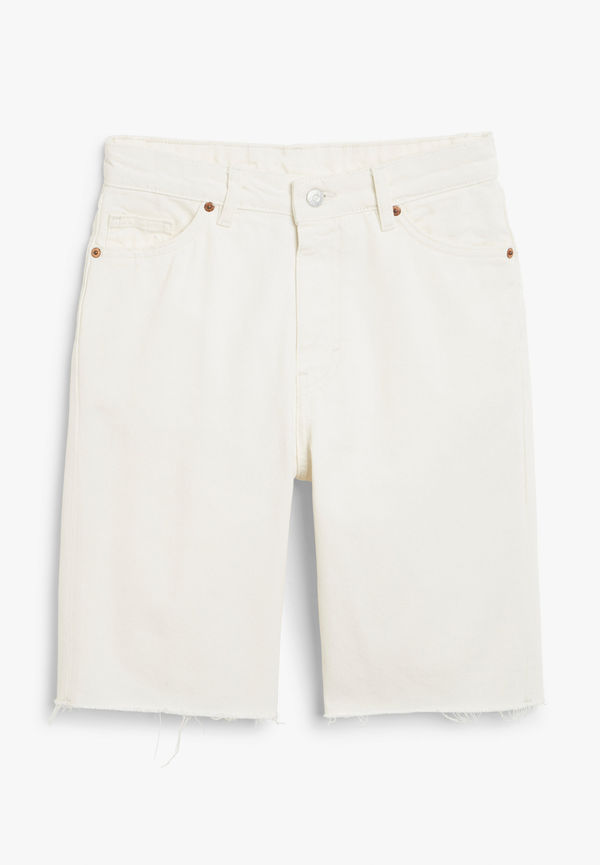 Monki Denim-Shorts mit hoher Taille Offwhite in Größe W 31. Farbe: Off-white
