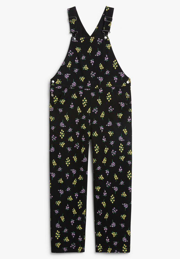 Monki Svarta Och Blommiga Hängselbyxor I Twill Blombukett, Jumpsuits i storlek M och färg Multicolor
