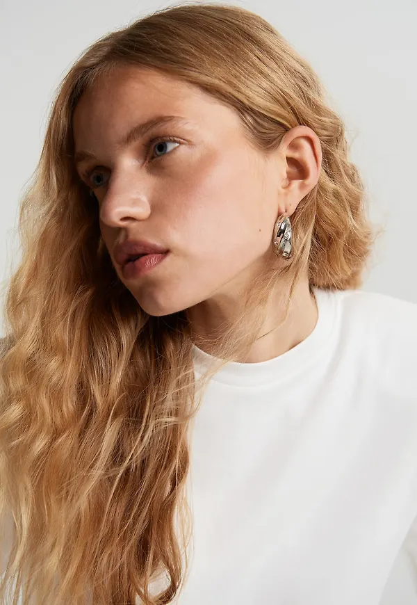 Moshi earrings