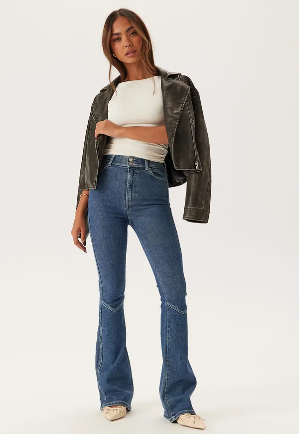 Moxy Flare V Cut